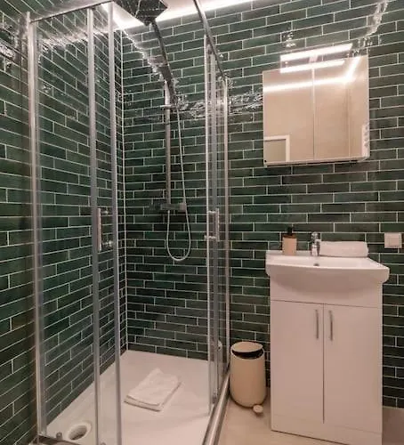 Josef's I Comfort I Metro Access *